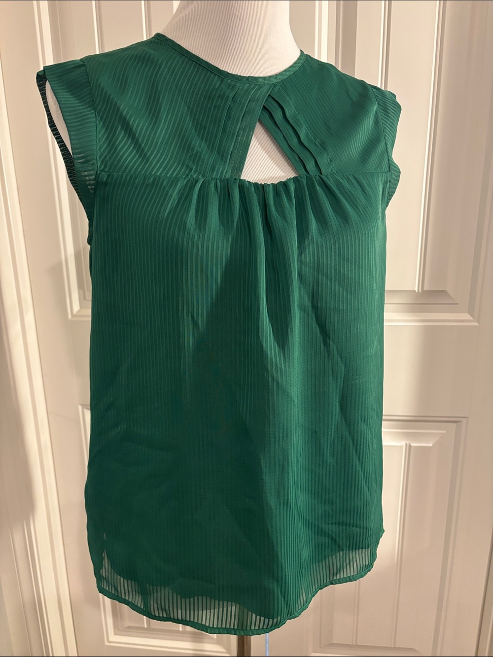 LOFT Emerald Green Sleeveless Keyhole Pleated Blouse